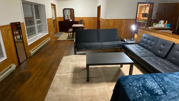Desk, blackout drapes, soundproofing, iron/ironing board (on request) - Hillcrest Motel (Saint John)