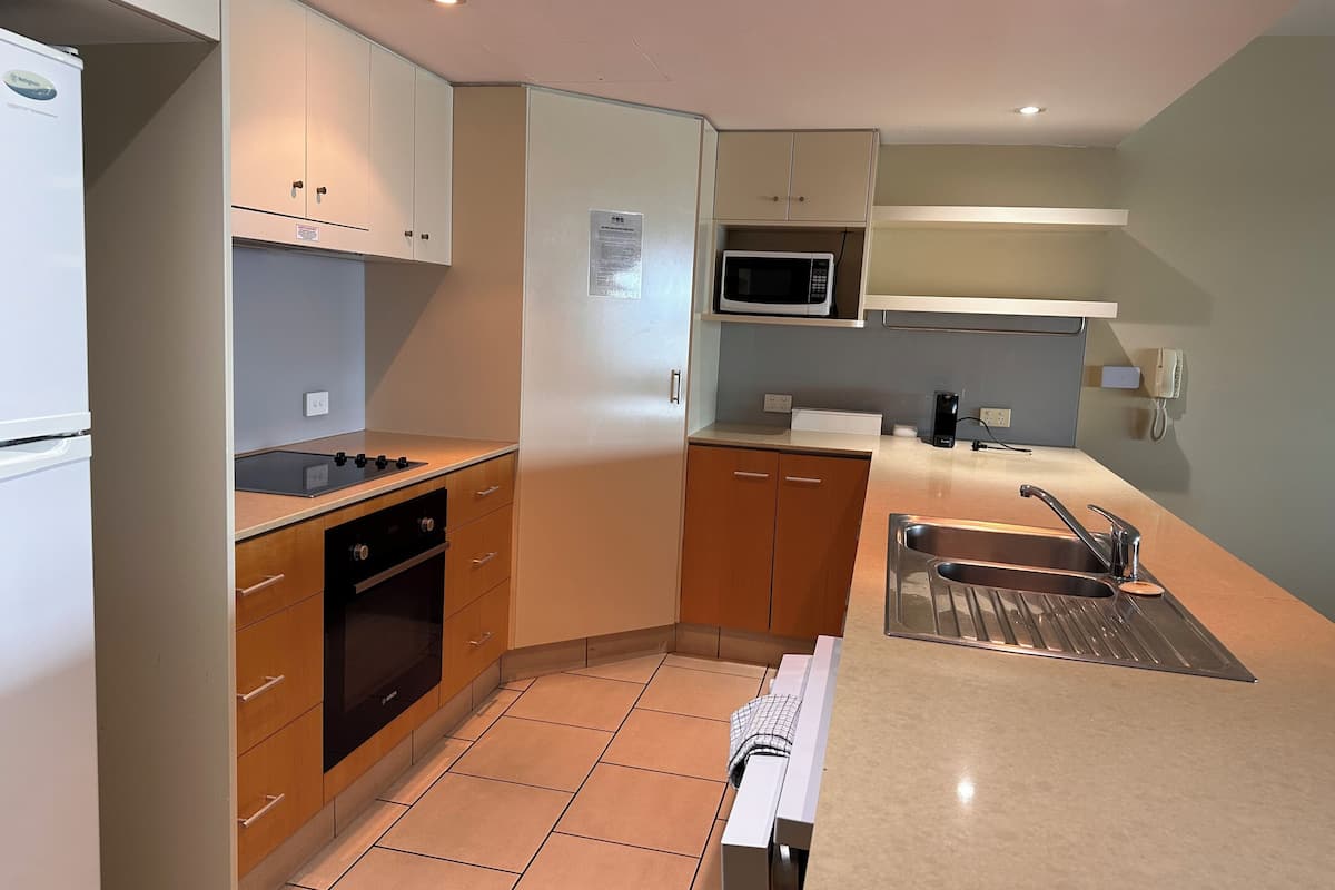 apartment, 2 bedrooms, river view | private kitchen | coffee/tea maker
