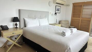 Deluxe Room, 1 Queen Bed