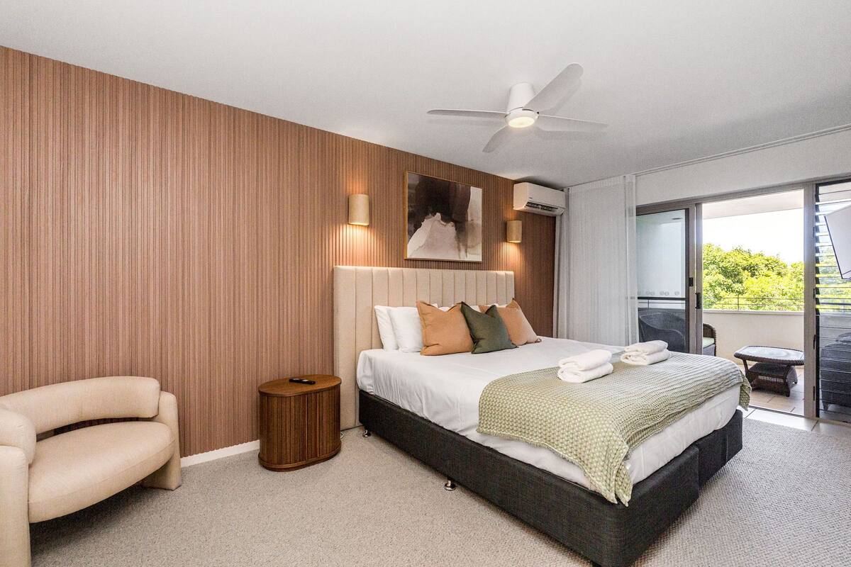 Apartment, 2 Bedrooms, River View | Hypo-allergenic bedding available, in-room safe, desk