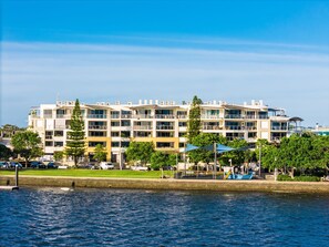 Front of property - Riverside Apartments & Hotel Ballina (Ballina)