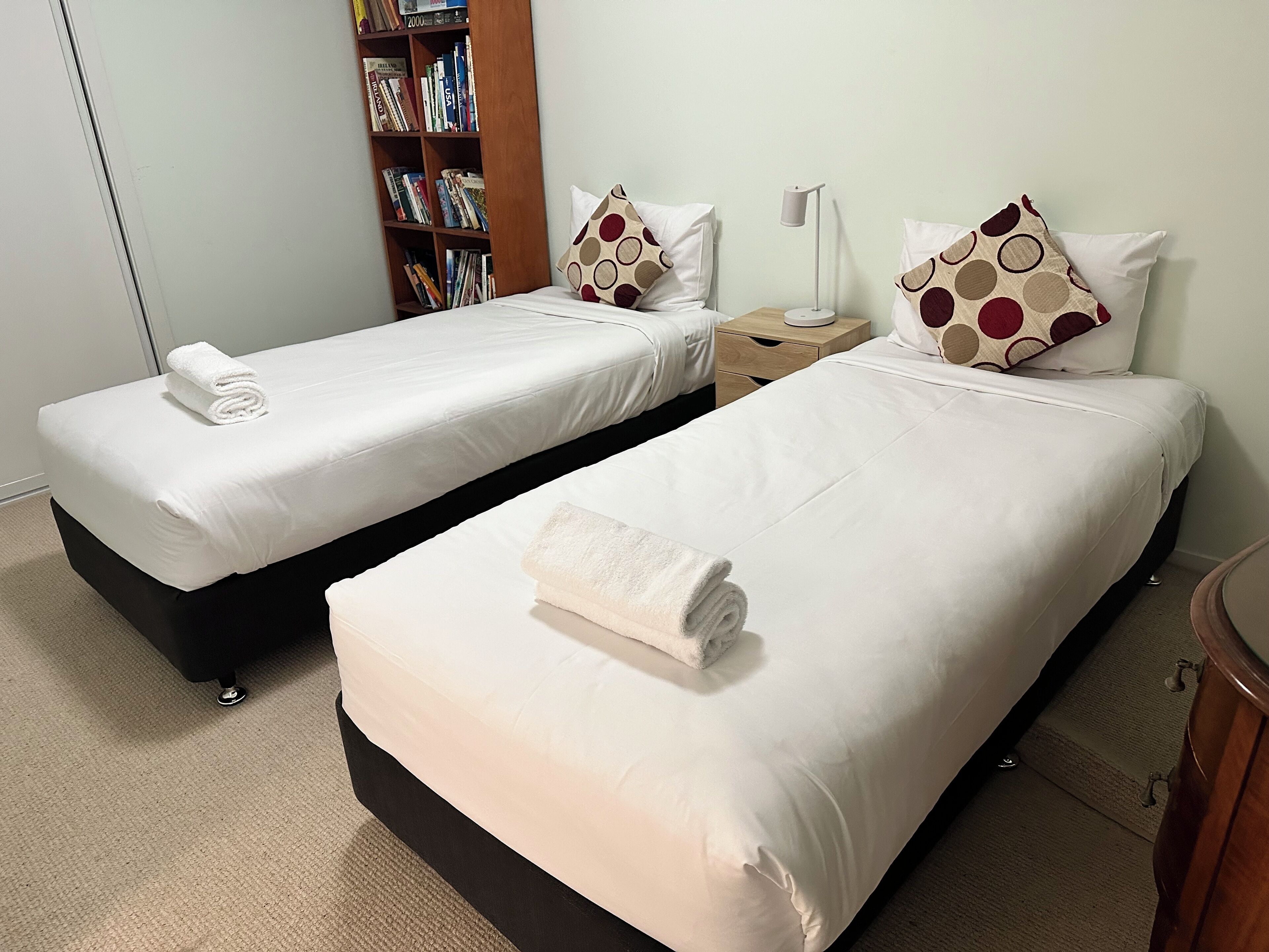 apartment, 3 bedrooms, river view | hypo-allergenic bedding, in-room safe, desk, iron/ironing board