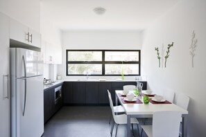 Apartment, 4 Bedrooms | Private kitchen