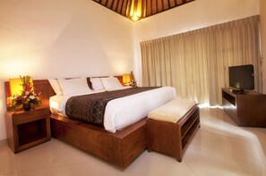 Minibar, in-room safe, bed sheets