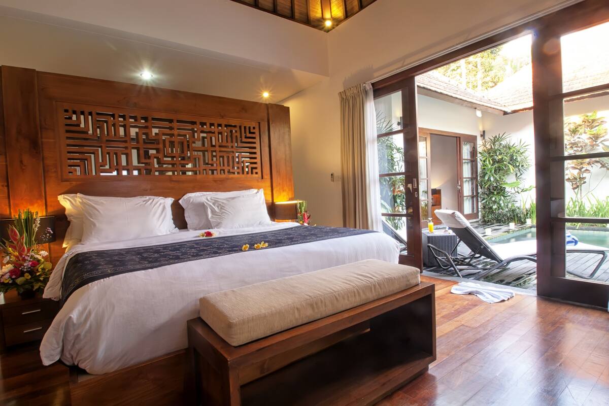 Villa, 2 Bedrooms, Private Pool | Minibar, in-room safe, bed sheets