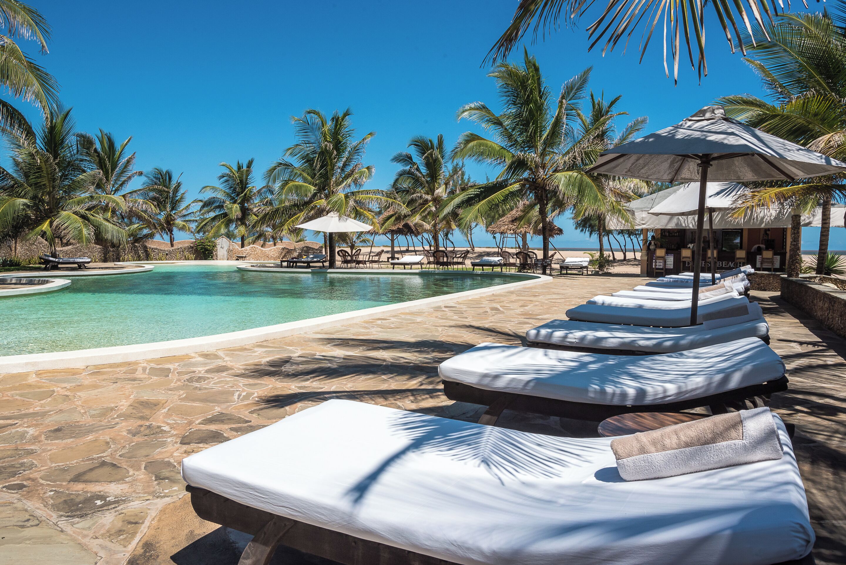 2 piscinas al aire libre, sillones reclinables de piscina