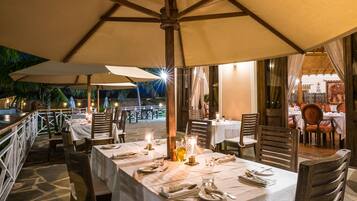 2 restaurants, breakfast, lunch, dinner served; international cuisine