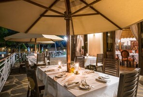 2 restaurantes: opção de café da manhã, almoço e jantar
