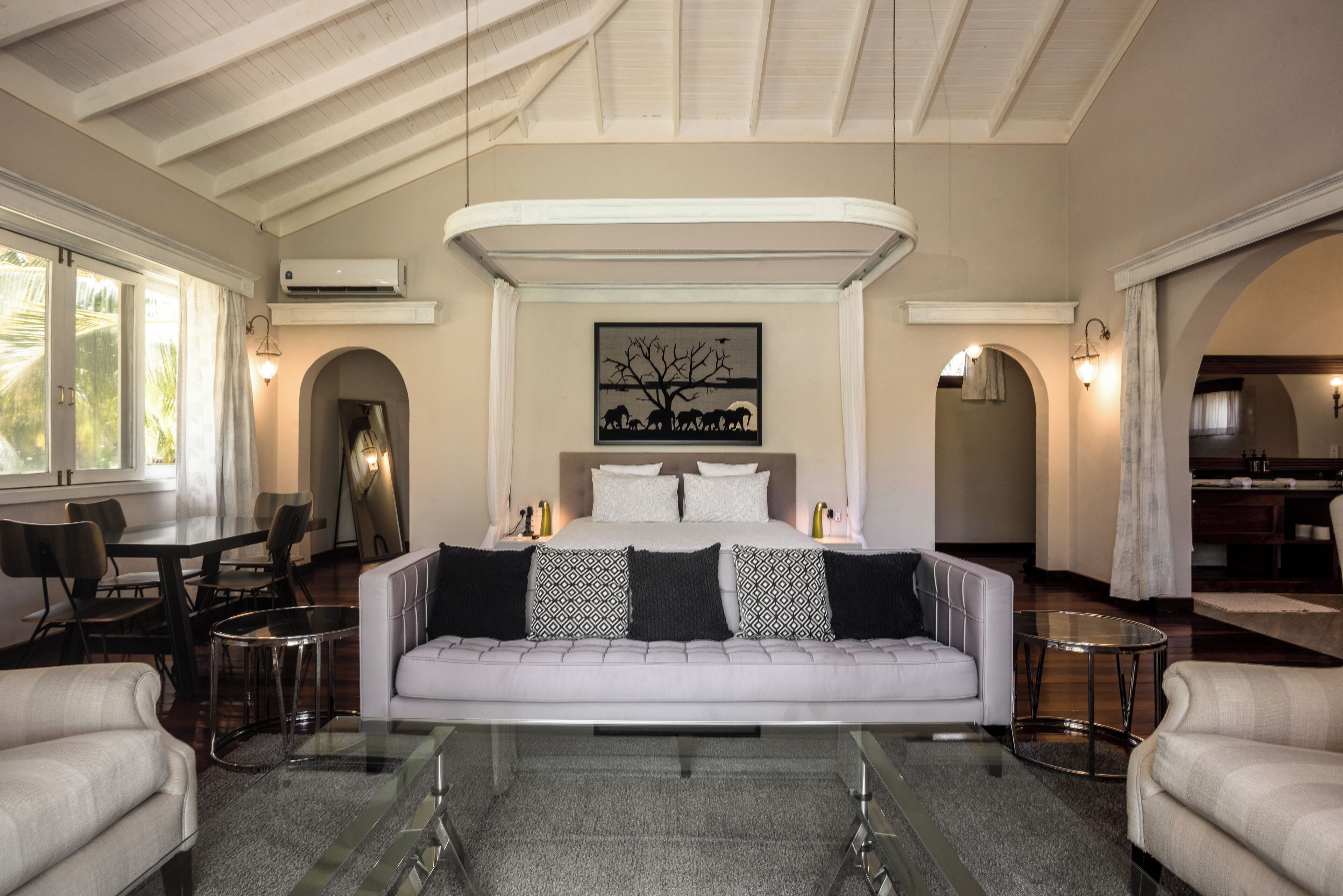 32-inch LCD TV with satellite channels, TV