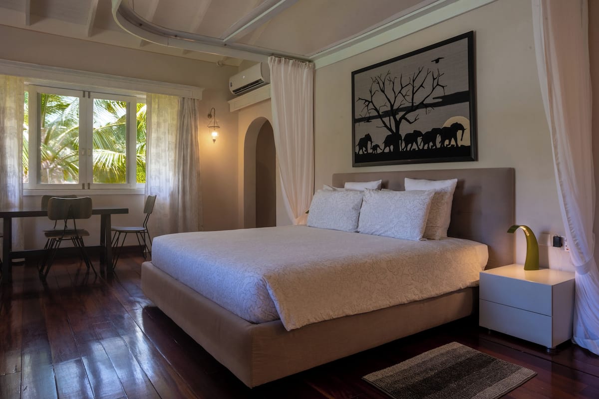 Romantic Suite, 1 Bedroom, Garden View | Frette Italian sheets, hypo-allergenic bedding, Select Comfort beds