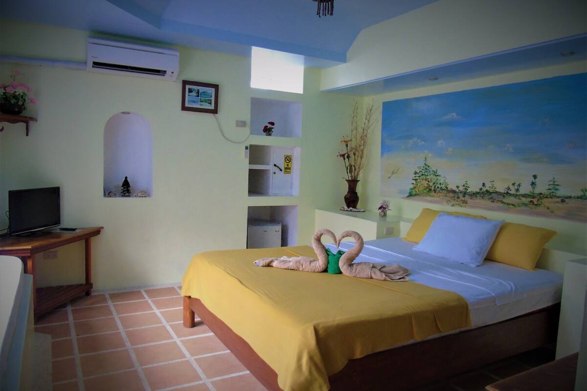 Deluxe Room, 1 King Bed | In-room safe, free cots/infant beds, bed sheets
