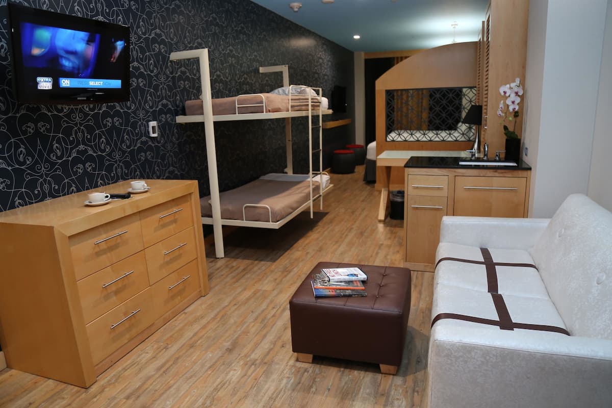 Hochwertige Bettwaren, Pillowtop-Betten, Zimmersafe, Schreibtisch