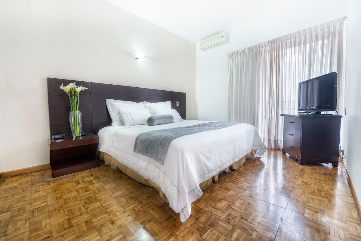 Ropa de cama hipoalergénica, edredón y minibar