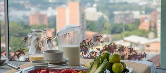 Aparta Suites Torre Poblado