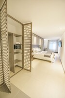 Habitación Deluxe | Ropa de cama hipoalergénica, edredones de plumas, minibar y caja fuerte