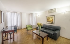 Standard Suite | Hypo-allergenic bedding, down comforters, minibar, in-room safe
