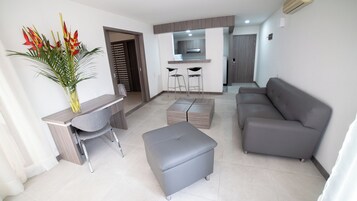 Suite Deluxe | Ropa de cama hipoalergénica, edredones de plumas, minibar y caja fuerte