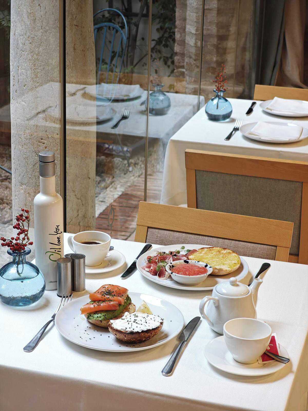 Free daily cooked-to-order breakfast 