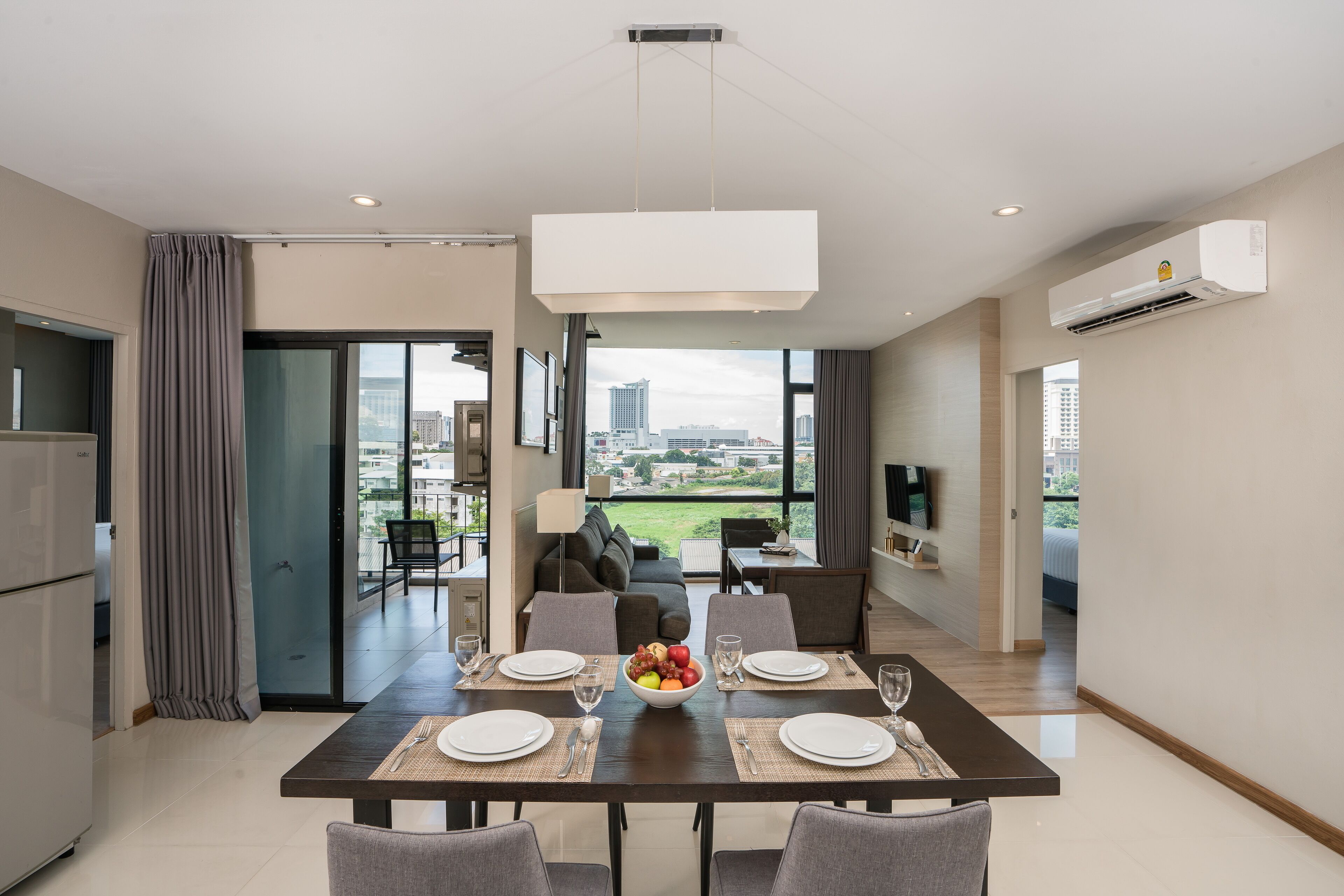 Family Suite Two Bedroom with Kitchenette | In-room dining