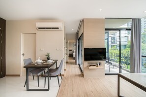 In-room dining - Altera Hotel and Residence (Pattaya)