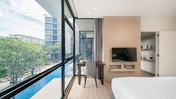 Grand Suite Pool View Room with Kitchenette | Balcony view
