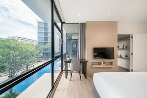 Grand Suite Pool View Room with Kitchenette | 陽台景觀
