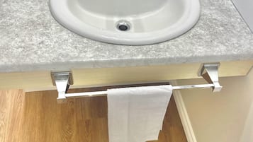 Standard Room, 1 Queen Bed | Desk, iron/ironing board, free WiFi, bed sheets