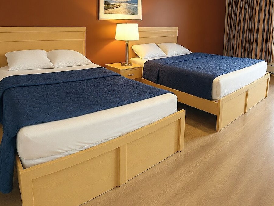 Premium bedding, memory foam beds, desk, soundproofing