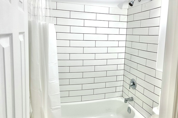 Separate tub and shower, free toiletries, hair dryer, bidet