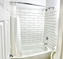 Bañera y ducha independientes, artículos de tocador gratuitos