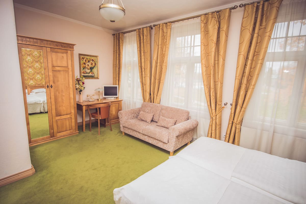 pillow-top beds, in-room safe, desk, free wifi