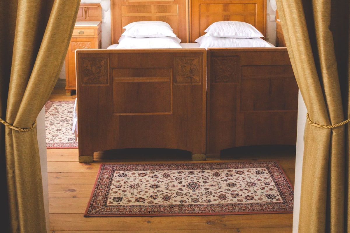 Deluxe suite | Pillowtop-bedden, een kluis op de kamer, een bureau, gratis wifi