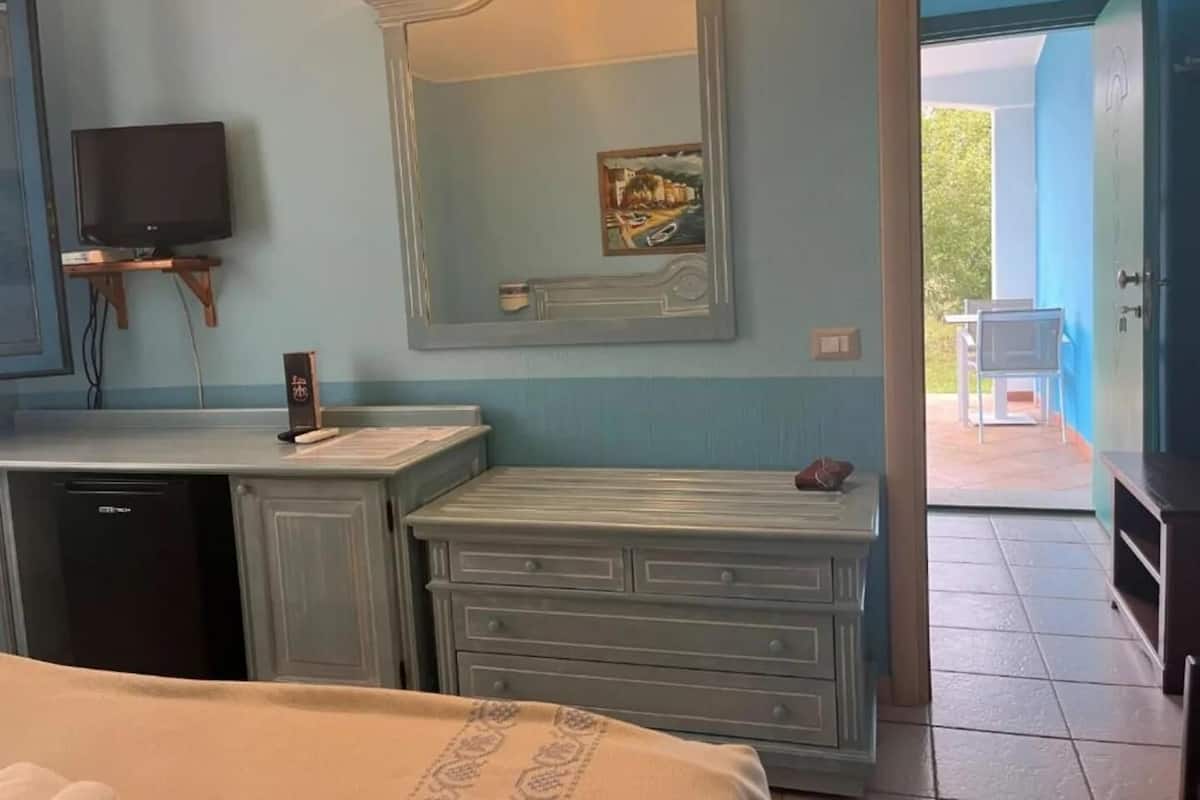 Superior Double Room | Cribs/infant beds, rollaway beds