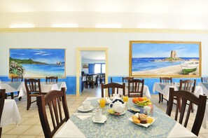 Esmorzar diari d'estil bufet gratuït 