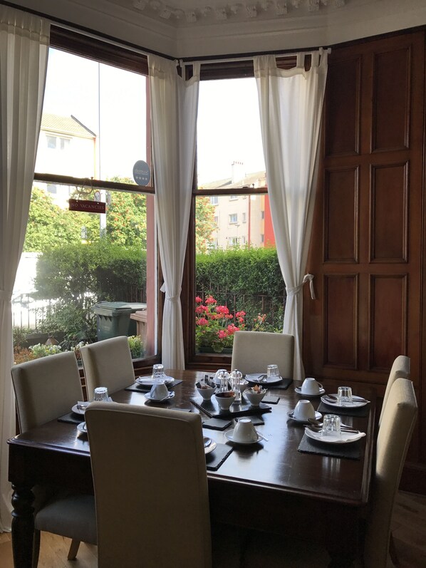 Esmorzar diari a la carta (6.50 GBP per persona)