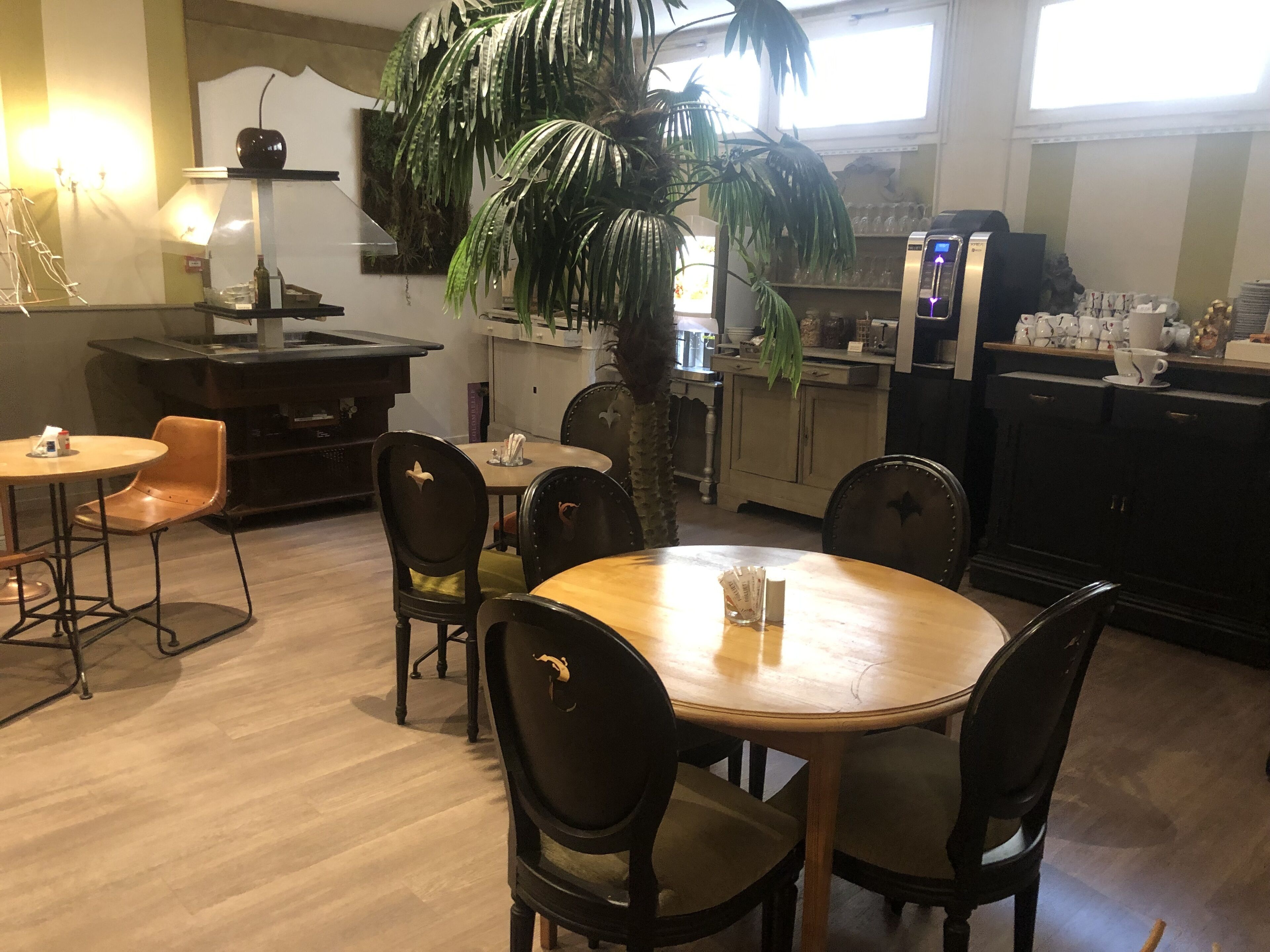 87-cm flat-screen tv with satellite channels, tv, books