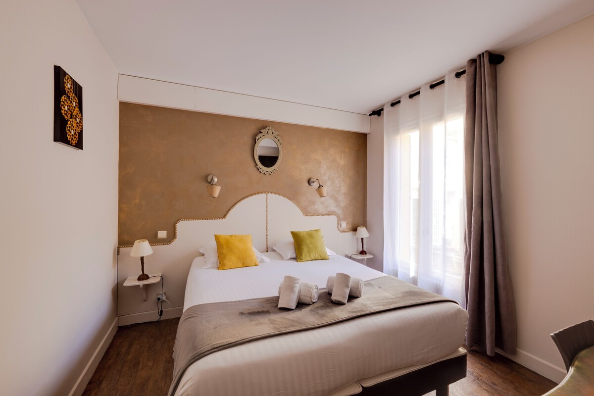 Comfort tweepersoonskamer | Luxe beddengoed, Tempur Pedic-bedden, een gratis minibar