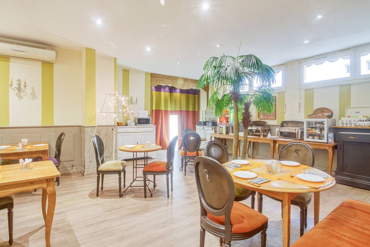 daily buffet breakfast (eur 12 per person)