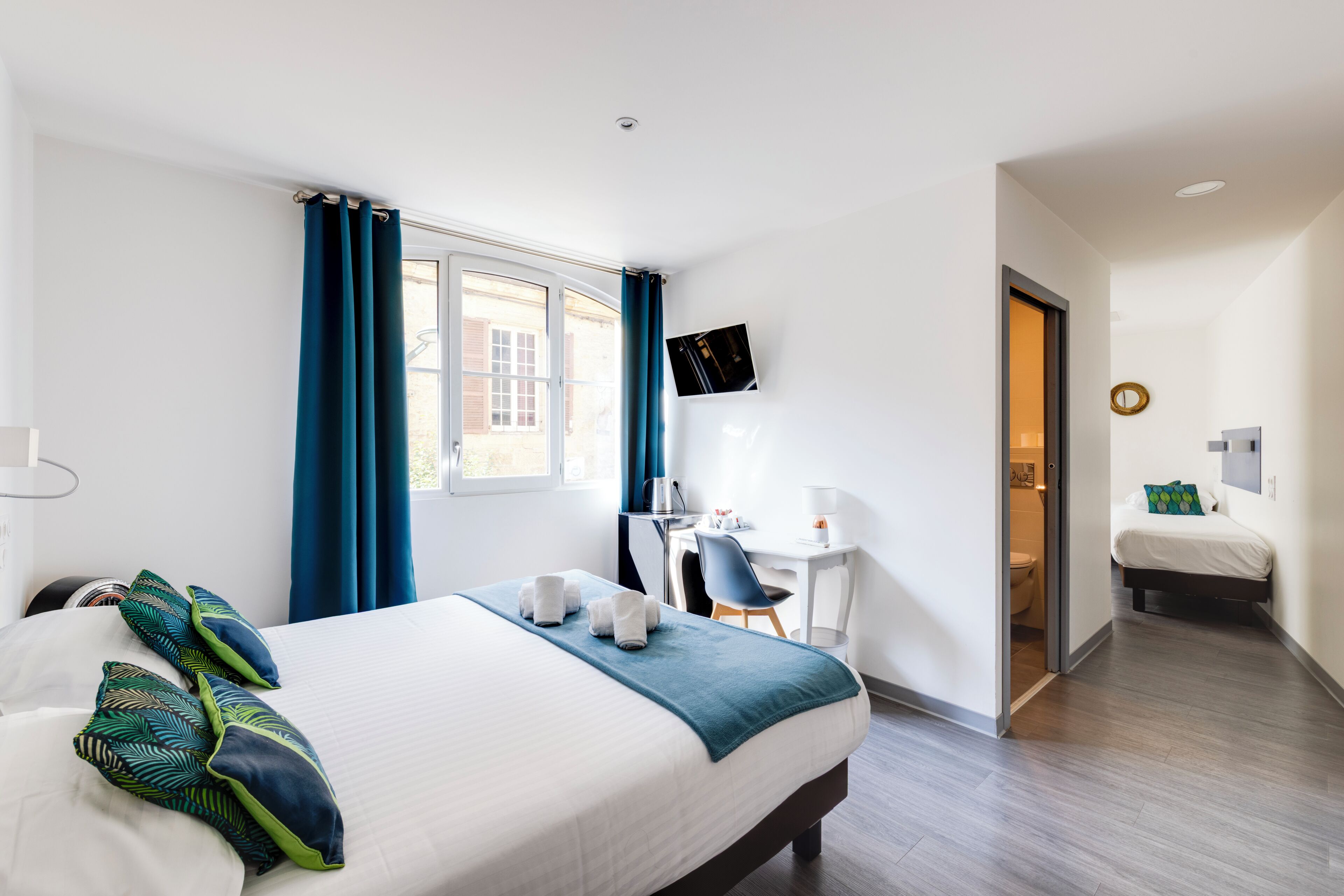 Family Room | Premium bedding, Tempur-Pedic beds, free minibar, in-room safe
