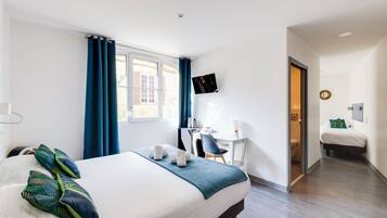 Family Room | Premium bedding, Tempur-Pedic beds, free minibar, in-room safe