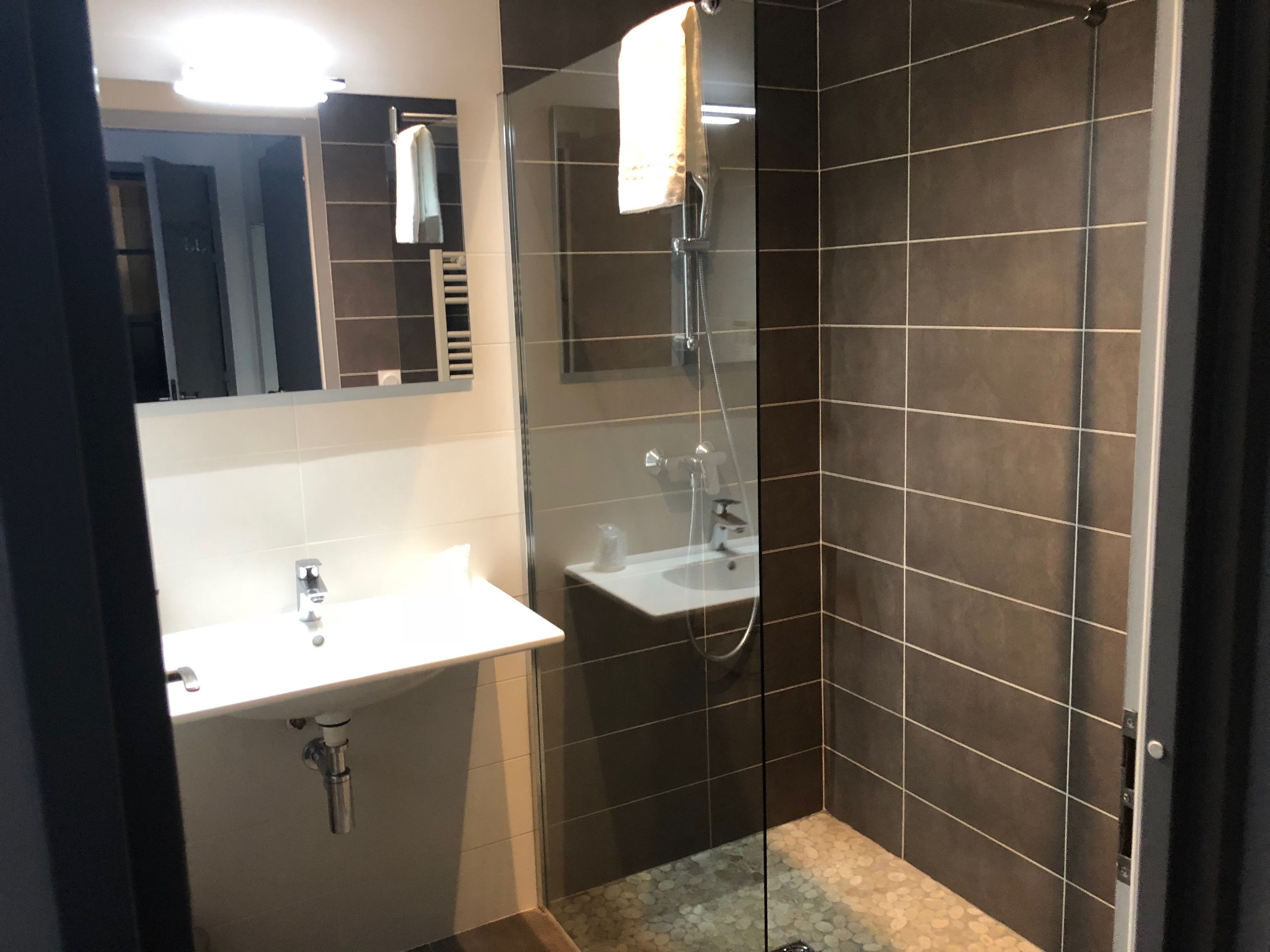 comfort double room | bathroom | free toiletries, hair dryer, towels