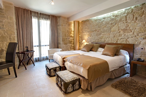 Safe på rommet, lydisolert og ekstrasenger (mot et tillegg)