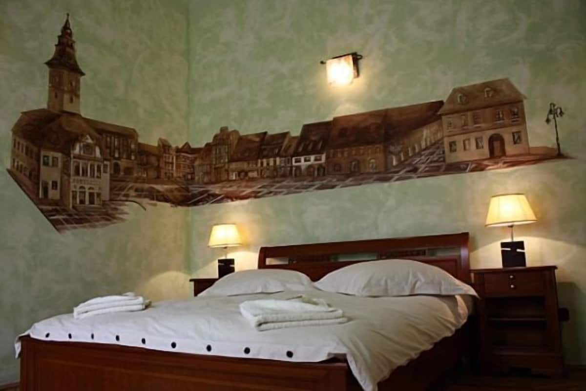 Ropa de cama de alta calidad, colchones con pillow-top y minibar