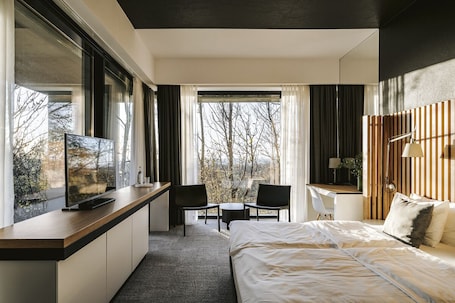 Ropa de cama de alta calidad, minibar y escritorio