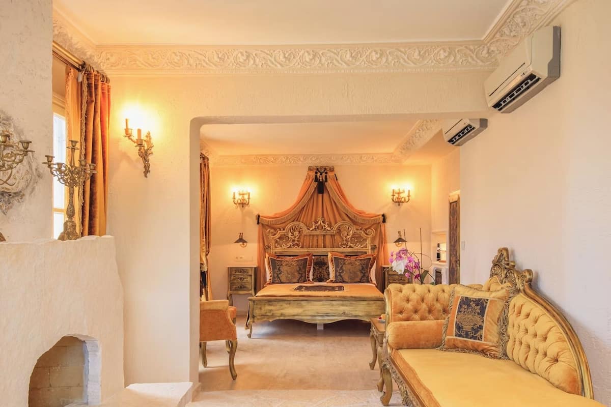 Deluxe suite, gedeeltelijk uitzicht op zee | 1 slaapkamer, lakens van Egyptisch katoen, luxe beddengoed