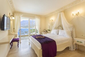 Rom – superior, sjøutsikt | Sengetøy i egyptisk bomull, sengetøy av topp kvalitet og dundyner