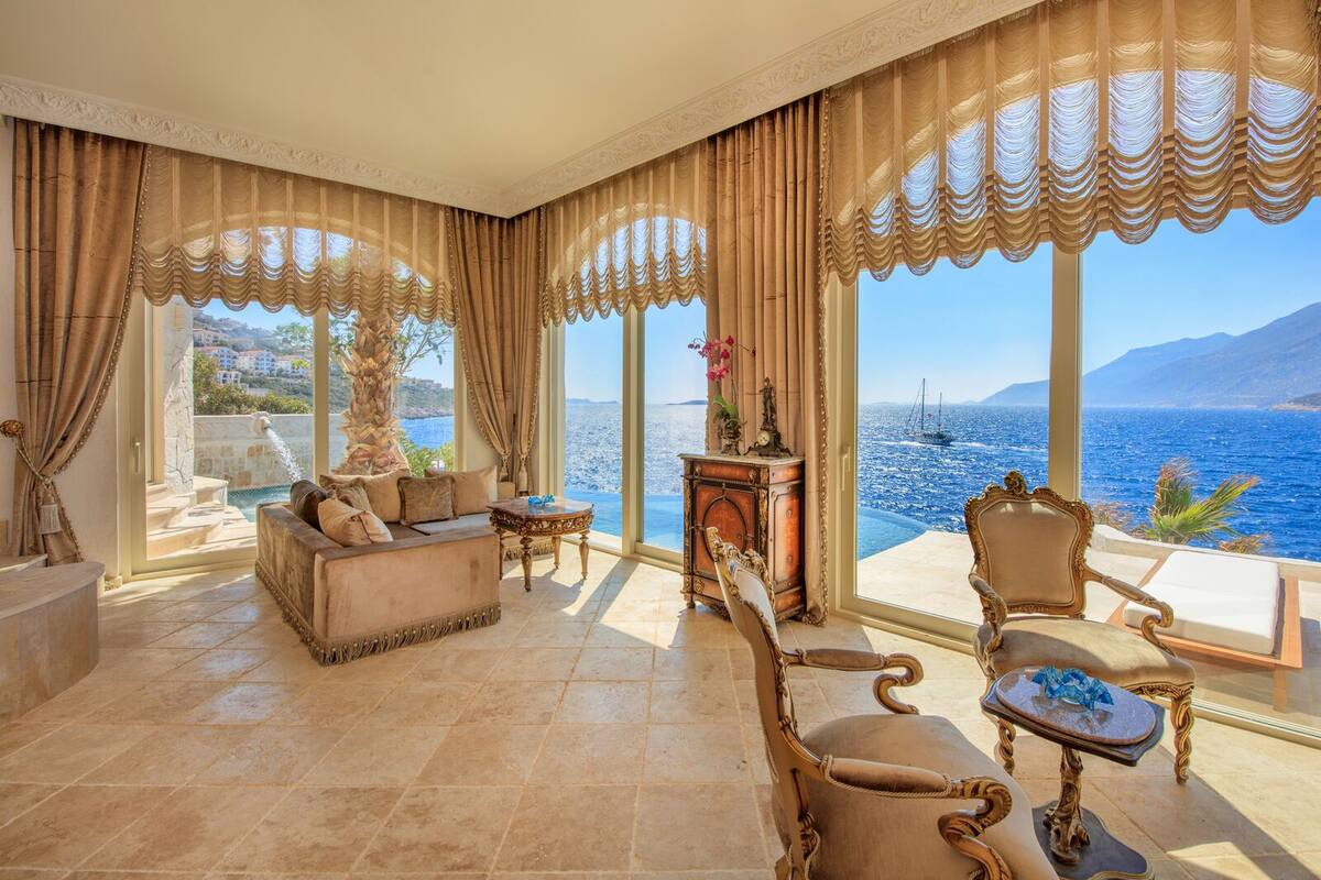 King Suite with Private Pool and Jacuzzi | エジプト綿のシーツ、高級寝具、羽毛の掛け布団、テンピュール