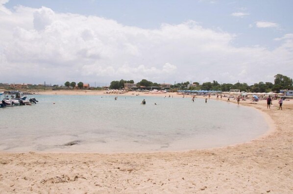 Rannalla, ilmaisia rantacabañoita