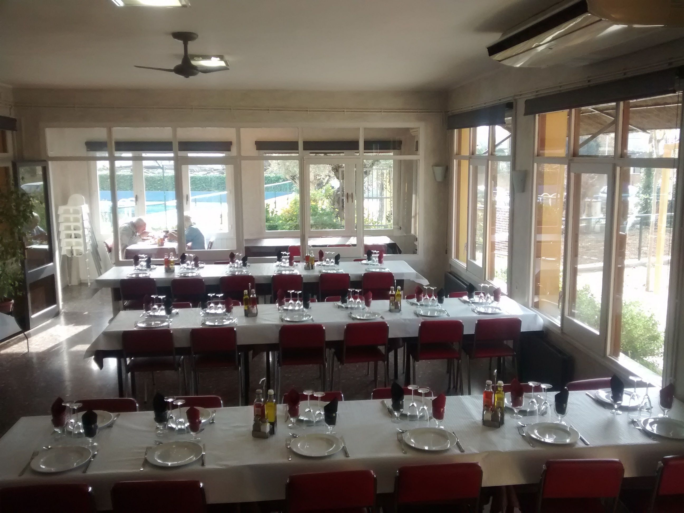 Phục vụ bữa sáng, bữa trưa, món ăn kiểu Địa Trung Hải, nhìn ra hồ bơi 