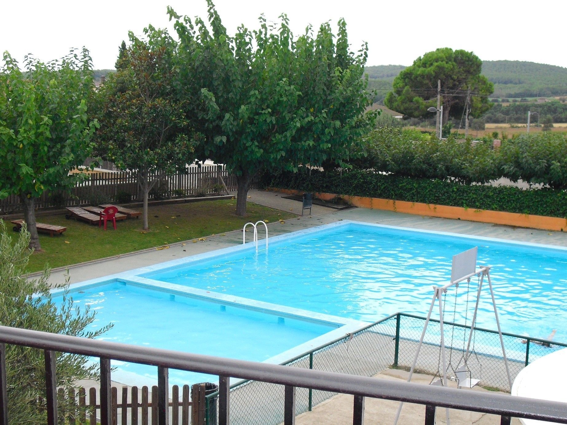 outdoor pool, open 11:00 am to 7:30 pm, lifeguards on site